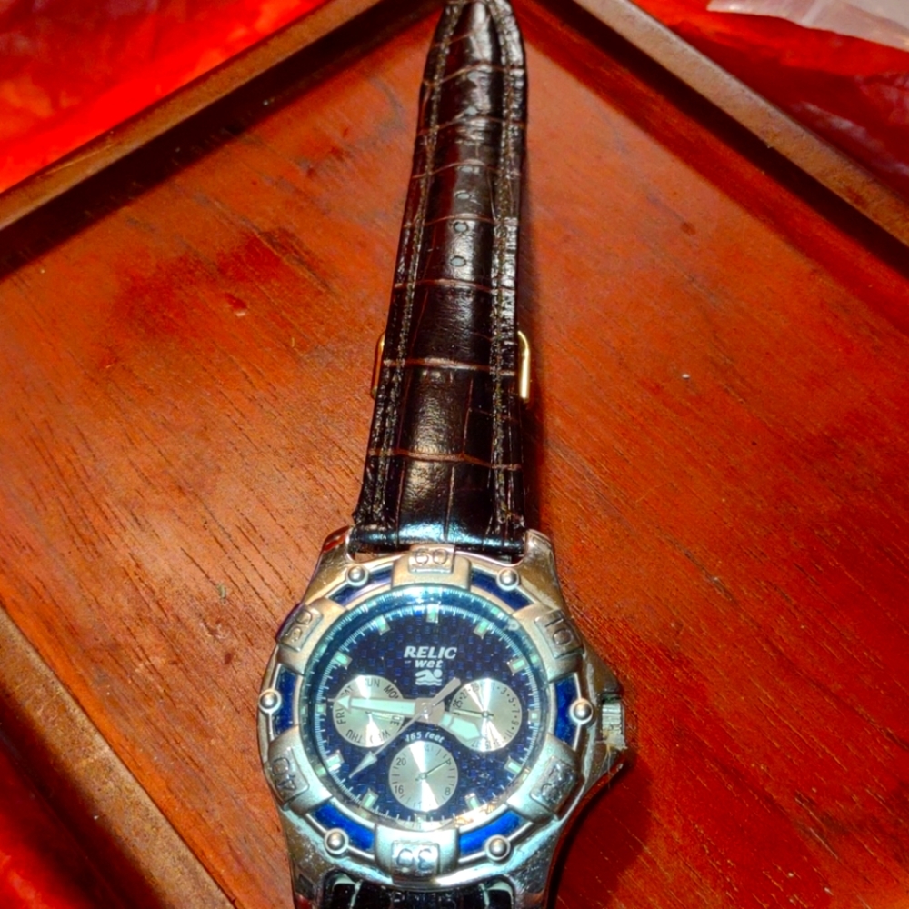 NWOT Men's genuine leather Relic watch